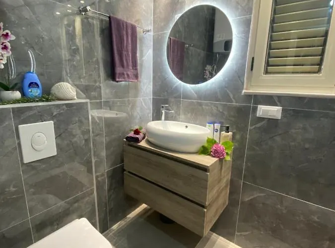 White Sapphire Apartment *